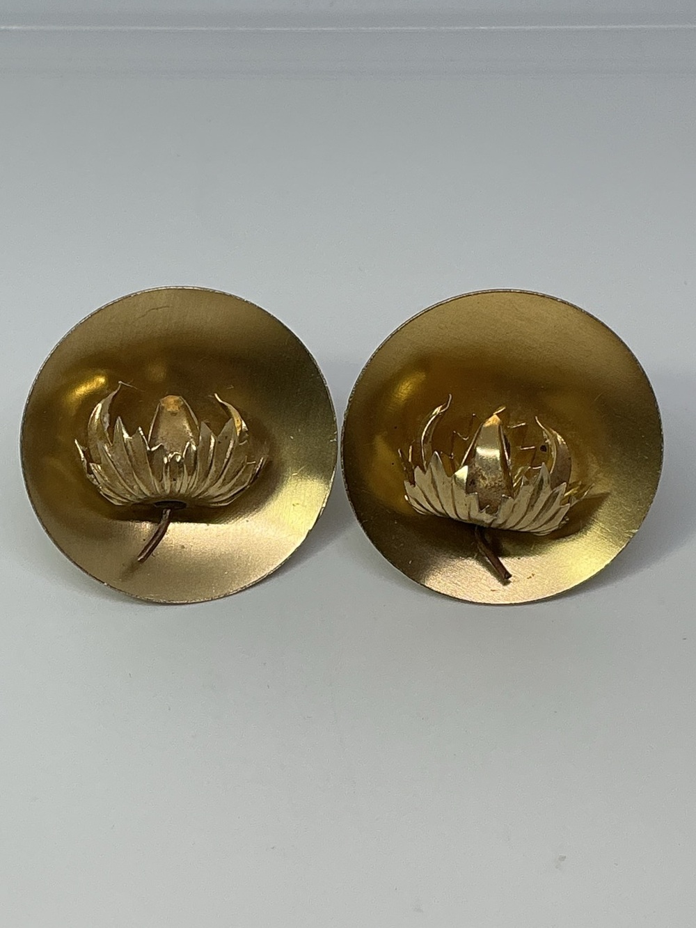 Vtg Goldtone Clip Earrings Brushed Disc Dimensional Lotus Flower